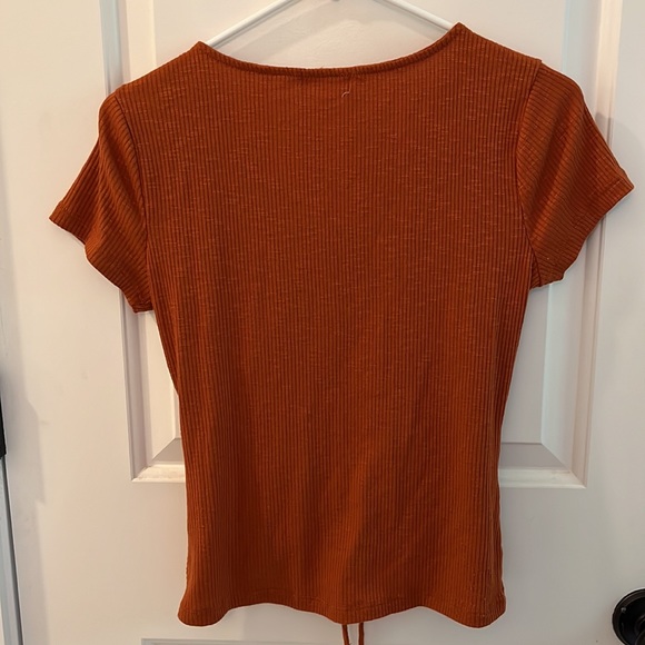 Orange short sleeve top with ruching - Picture 2 of 4